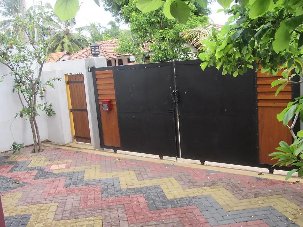 Good Luck Hotel Negombo Guest house
