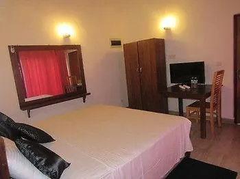 Good Luck Hotel Negombo